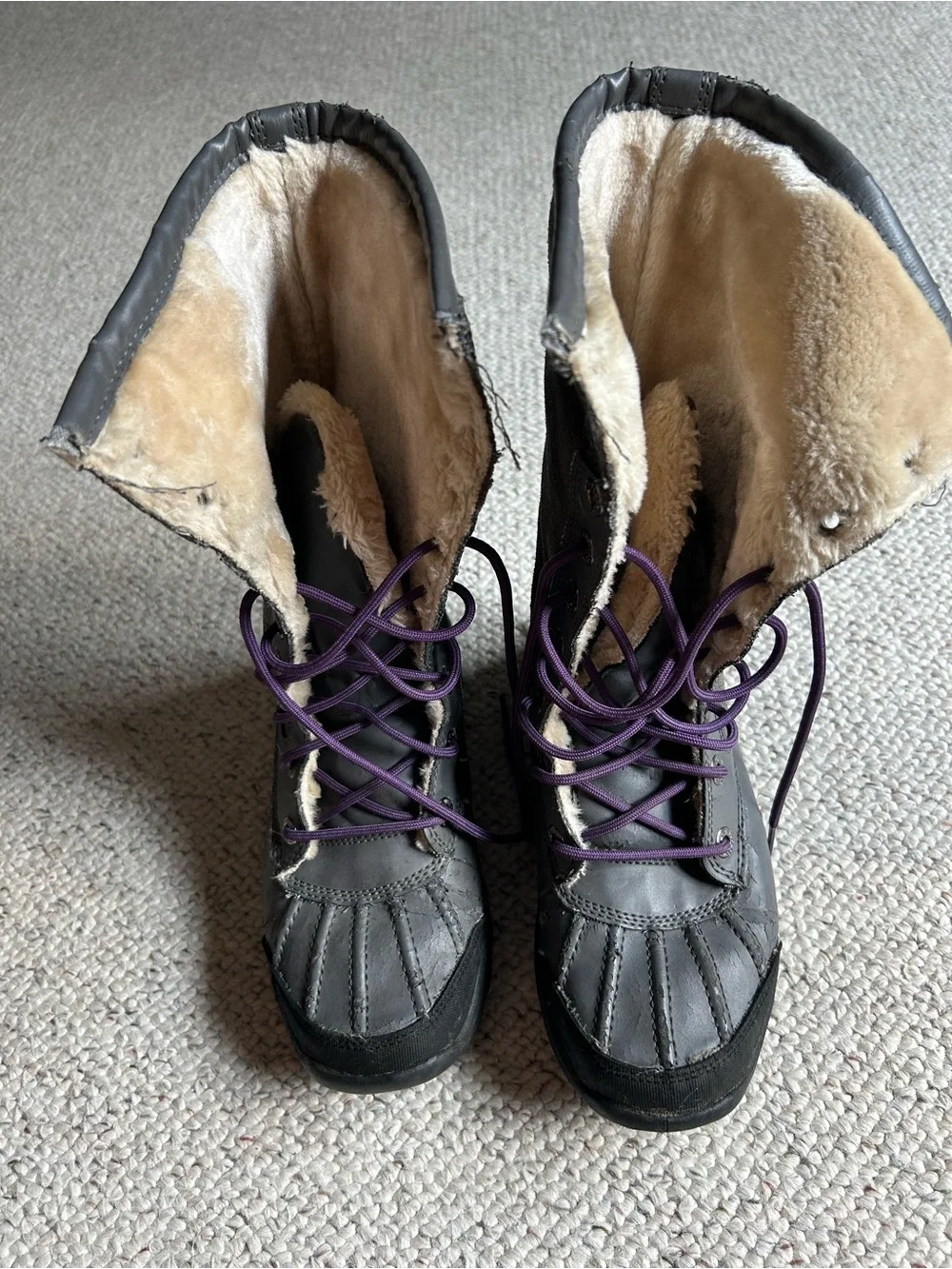 Lugz Women's Gray Winter Lace-Up Boots with Purple Laces